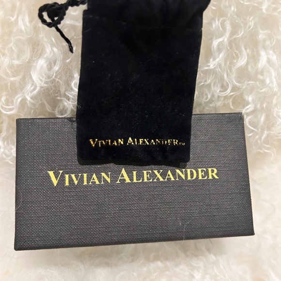 Vivian Alexander Egg Necklace with clock - Picture 4 of 6